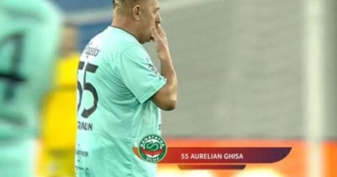 Ao completar 61 anos, proprietário de clube romeno faz sua estreia em partida oficial