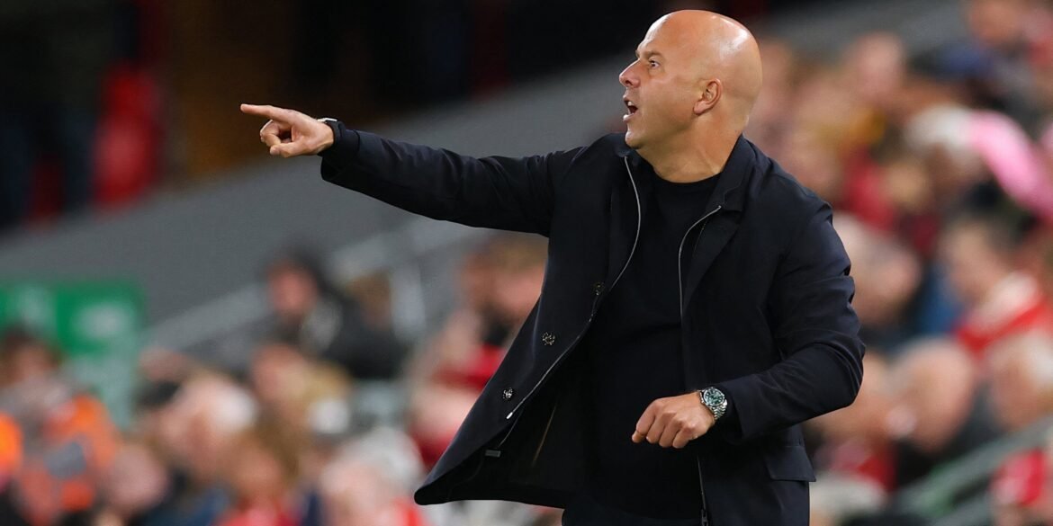 Arne Slot prepara estreia na Premier League de talento "magnífico" do Liverpool contra o Chelsea