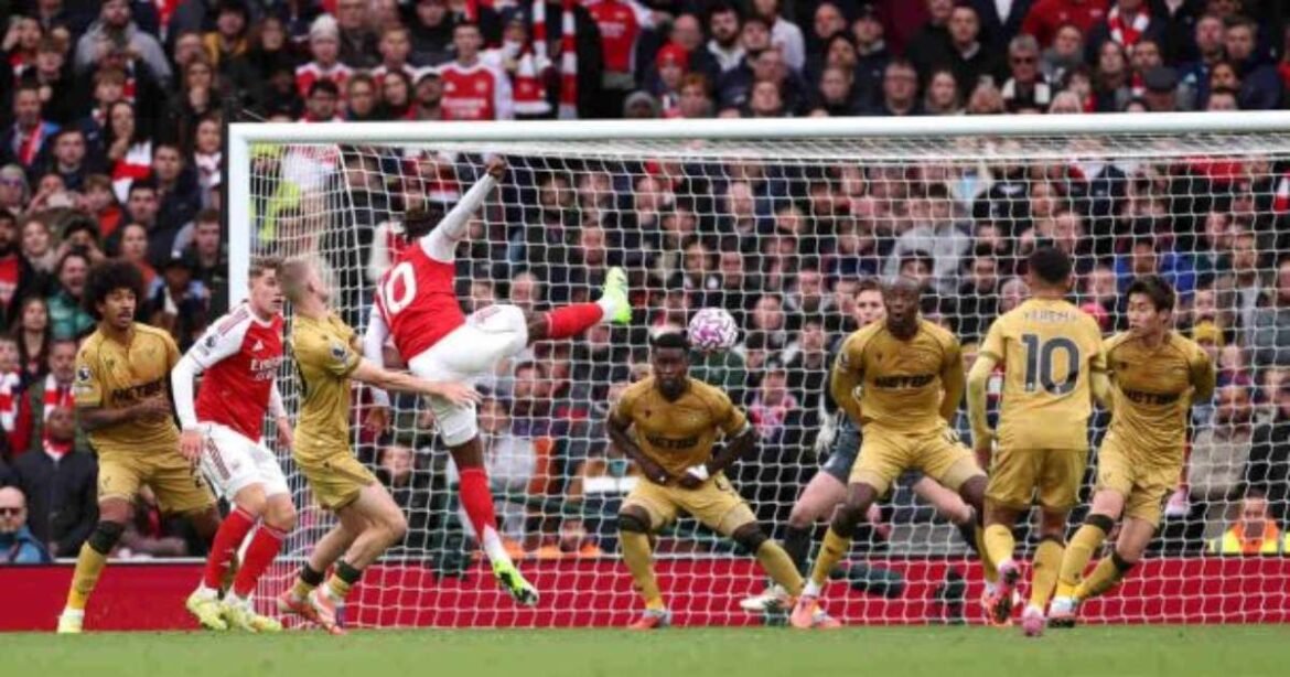 Arsenal assume a ponta da Premier League com triunfo sobre o Crystal Palace