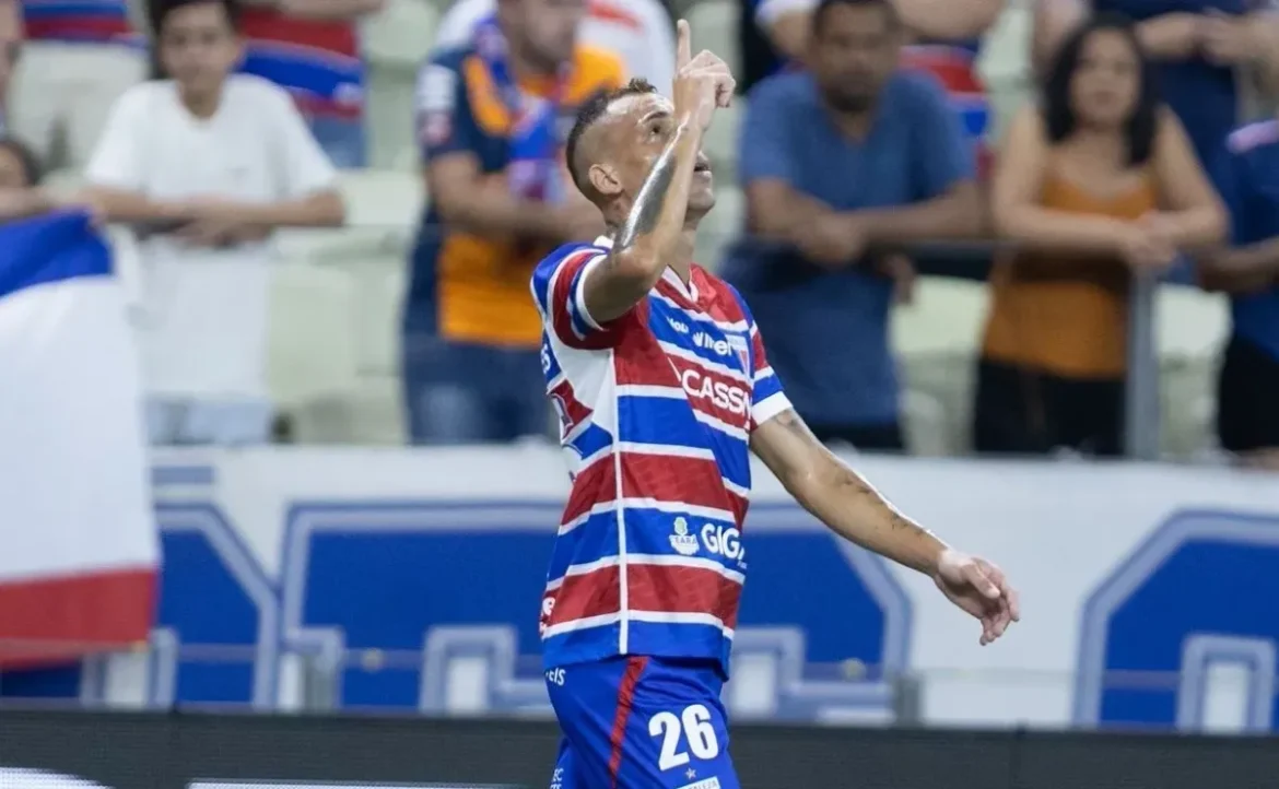 Breno Lopes marca o primeiro gol em Fortaleza x Flamengo pelo Campeonato Brasileiro