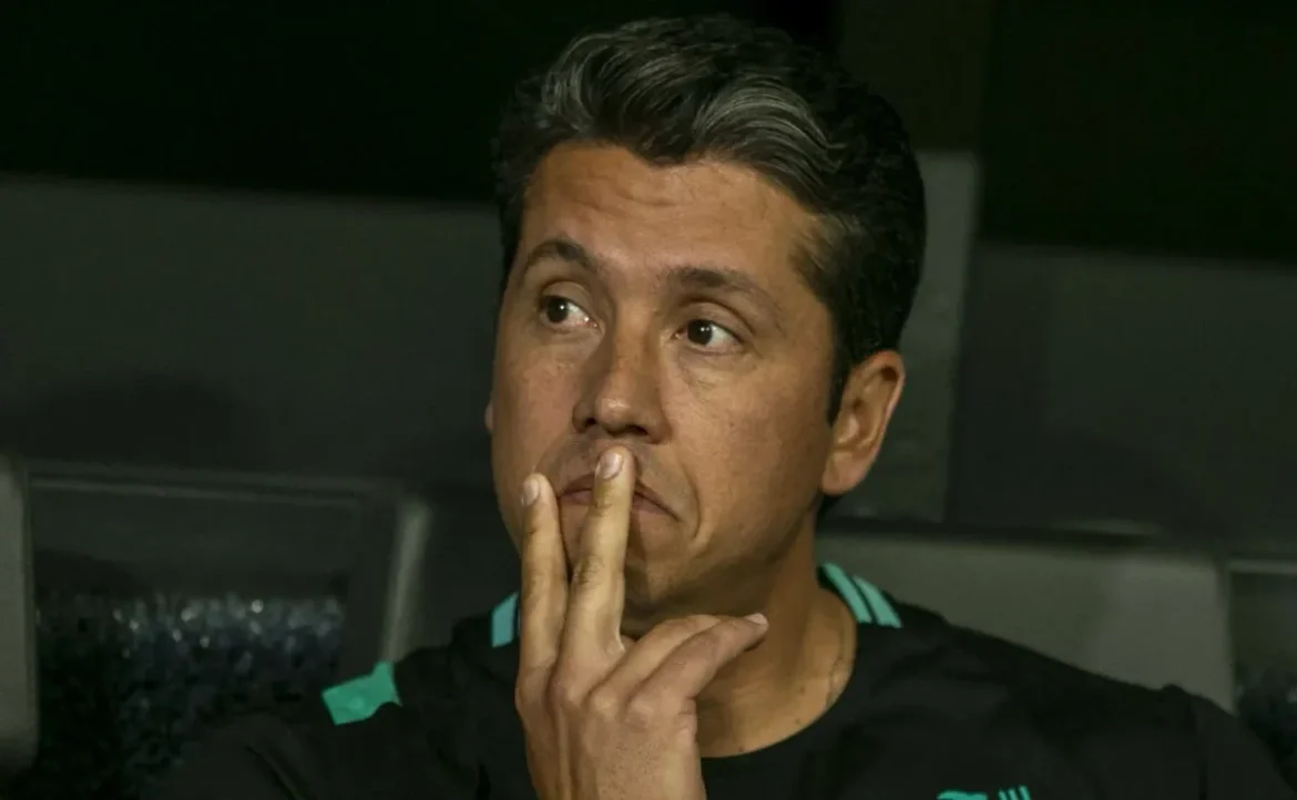 Carpini enfrenta a ausência de dois jogadores titulares no confronto contra o Palmeiras pelo Campeonato Brasileiro.