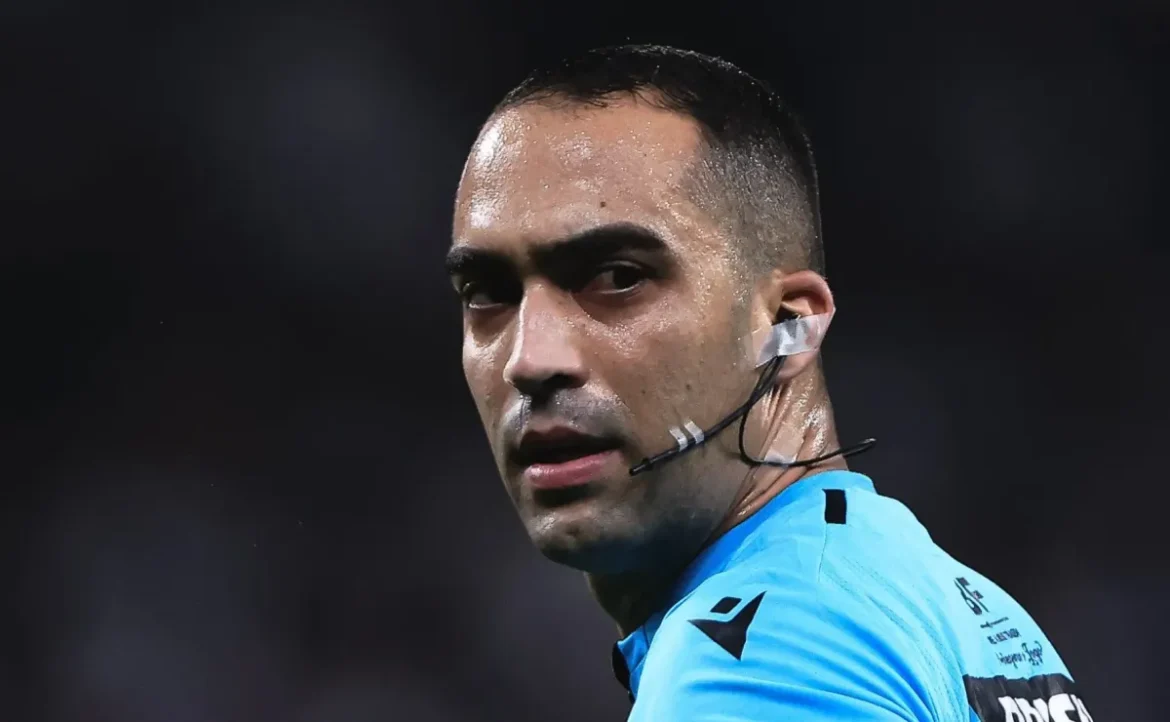 Davi de Oliveira Lacerda Decide Pênalti em Grêmio x São Paulo com Apoio do VAR