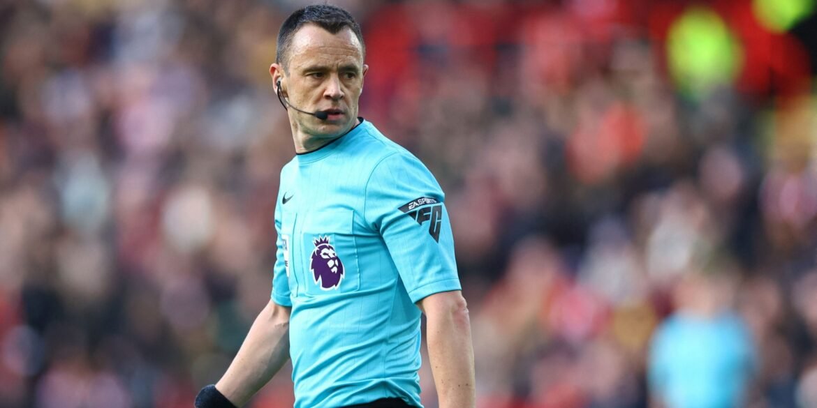 Dermot Gallagher apresenta nova interpretação sobre pênalti em Manchester United x Sunderland