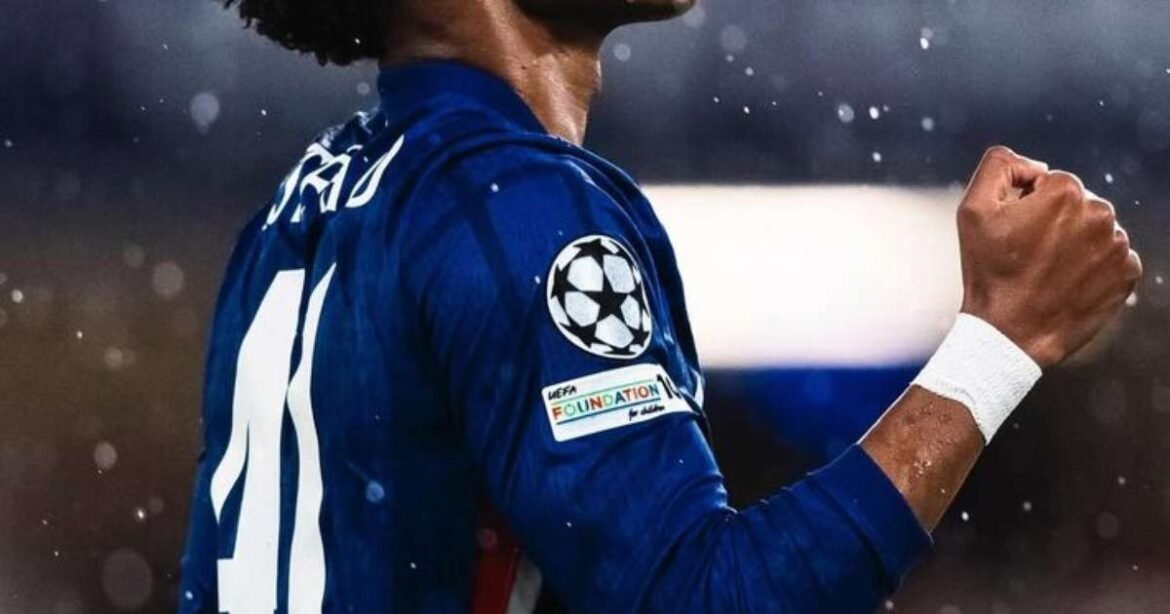 Estêvão faz sua estreia no segundo tempo, mas Chelsea é surpreendido em casa pelo Sunderland, que acaba de ser promovido.