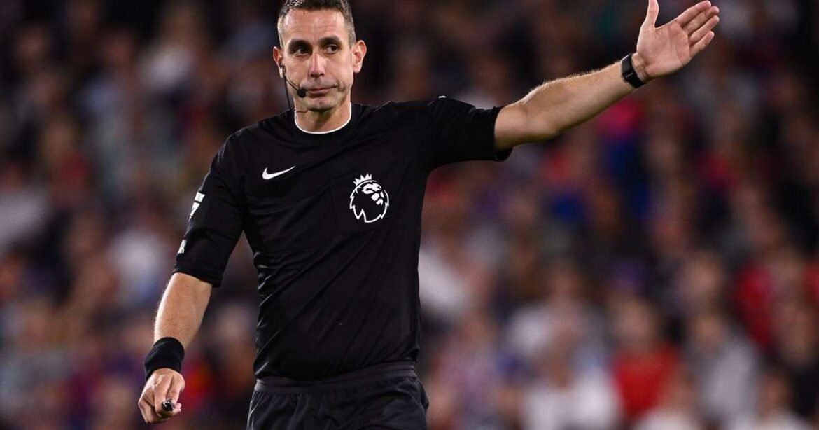 Ex-árbitro da Premier League admite culpa por produzir conteúdo inapropriado envolvendo menor de idade