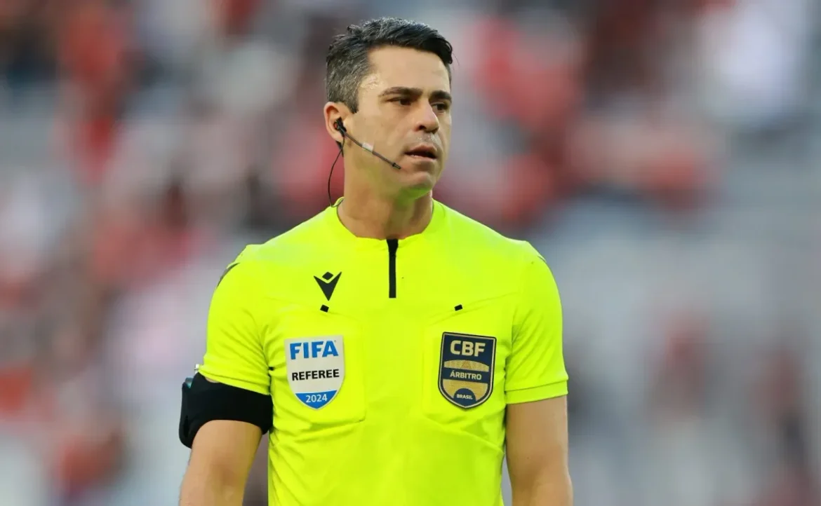 Flávio Rodrigues de Souza será o árbitro do confronto entre Santos e Corinthians; confira detalhes da arbitragem.