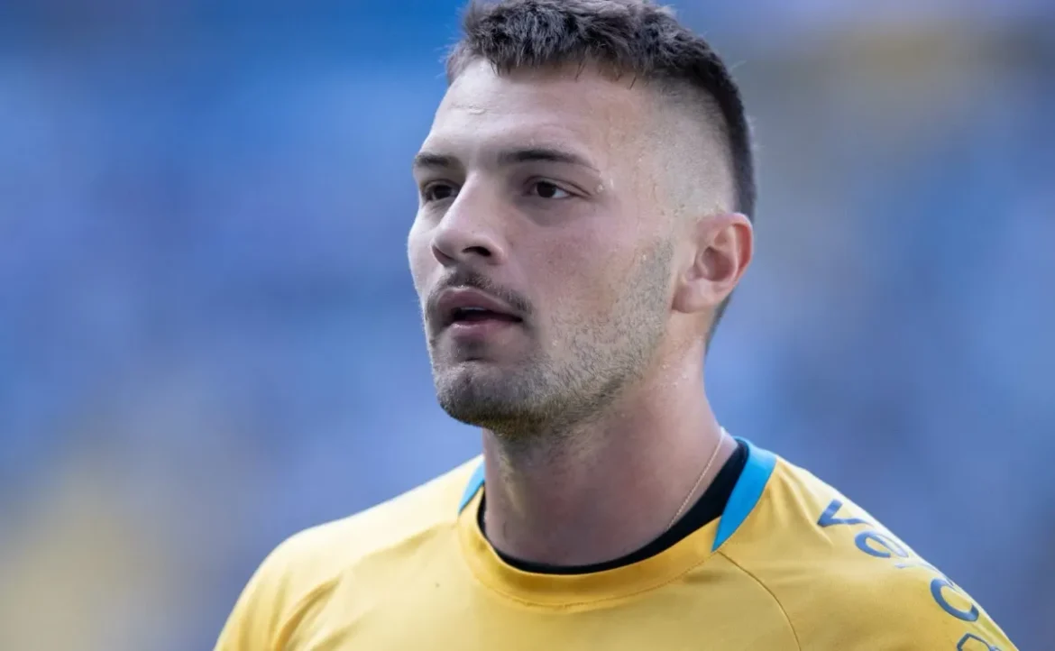 Gabriel Grando tenta drible e quase comete um erro impressionante