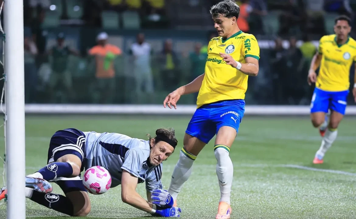 Gol invalidado em Palmeiras x Cruzeiro devido a falta em Cássio, segundo PC Oliveira esclarece