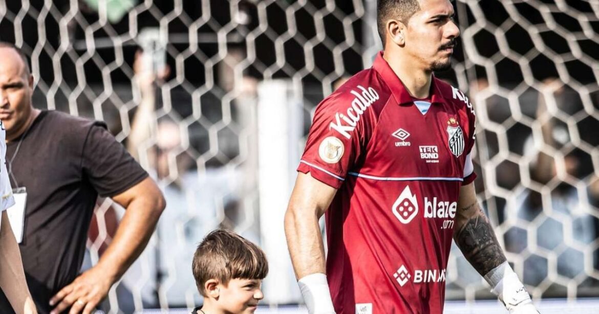 João Paulo faz história no Santos mesmo com derrota para o Atlético-MG