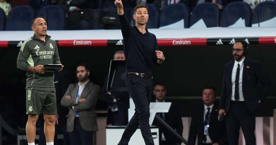 Jogador do Real Madrid demonstra descontentamento ao ser substituído no El Clássico