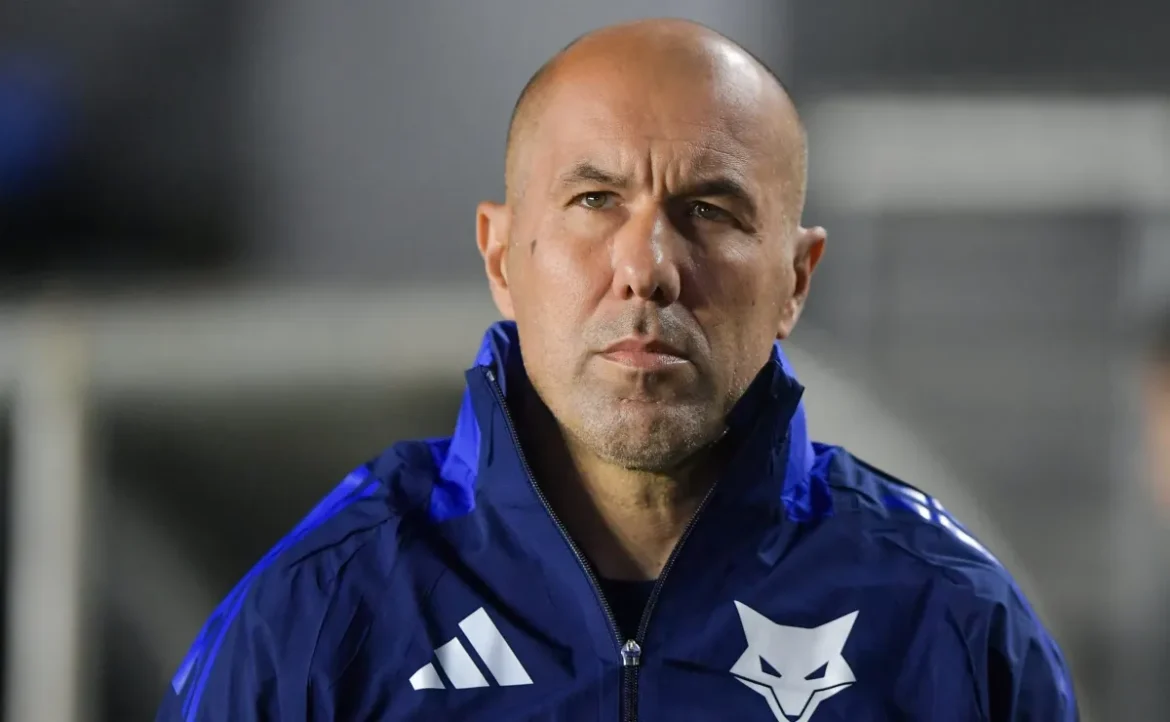 Leonardo Jardim enfrenta incerteza no ataque contra o Palmeiras
