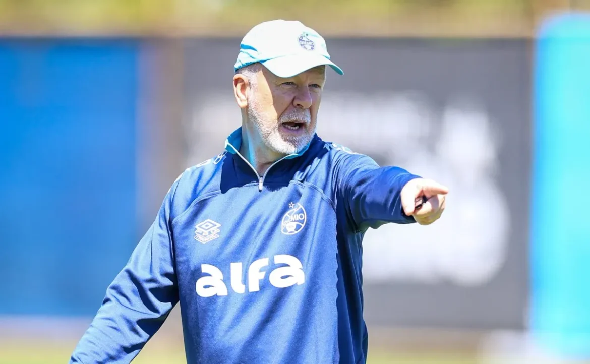Mano Menezes Seleciona Cinco Jogadores para Duas Posições em Grêmio x SPFC