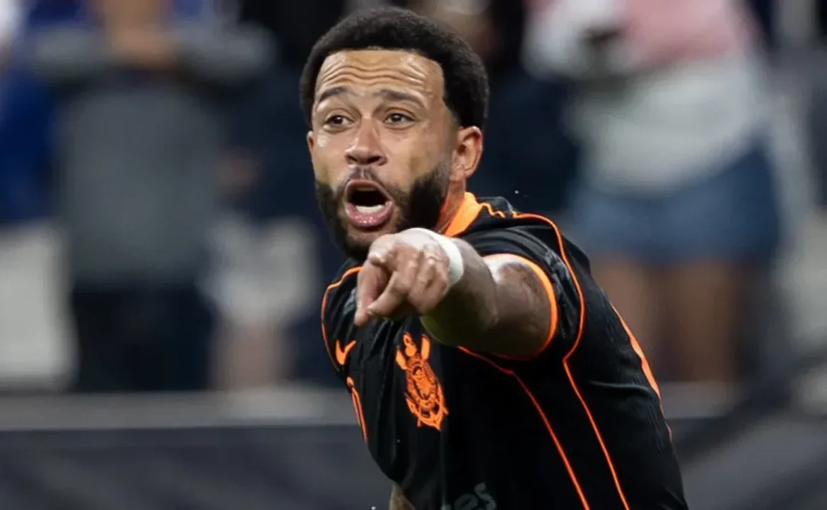 Memphis Depay provoca defensor do Atlético e se torna viral em Corinthians x Atlético-MG