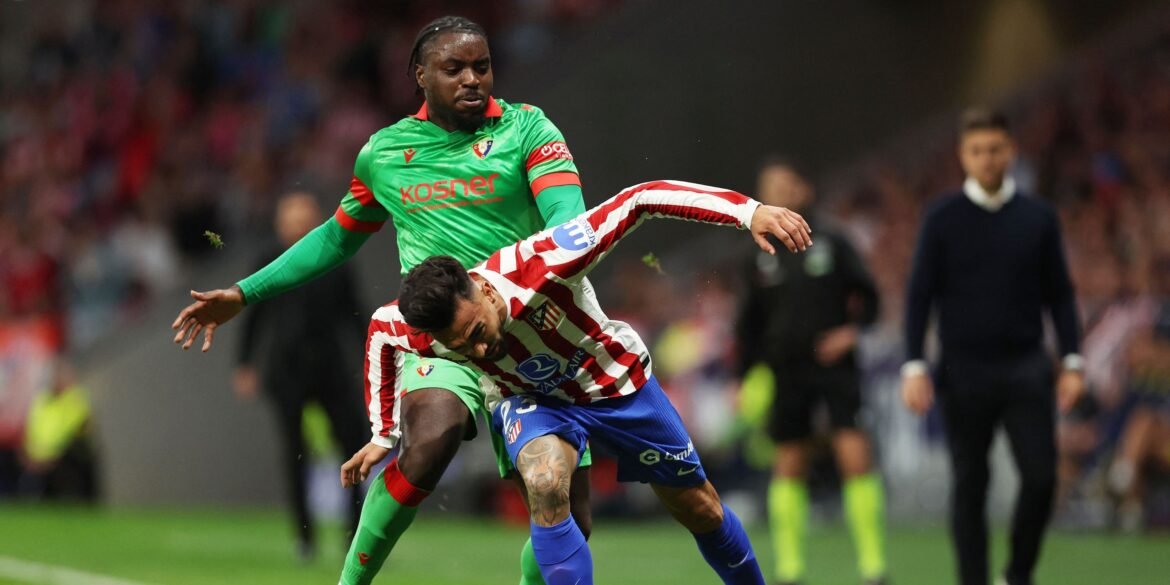 Nottingham Forest inicia negociações para contratar defensor como primeira aquisição de Dyche