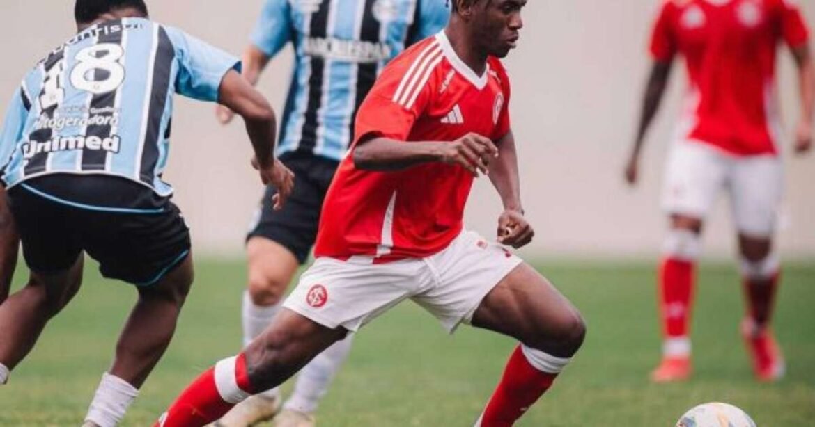 Ramón é convocado para o elenco do Internacional com destaque para volante ganês da base