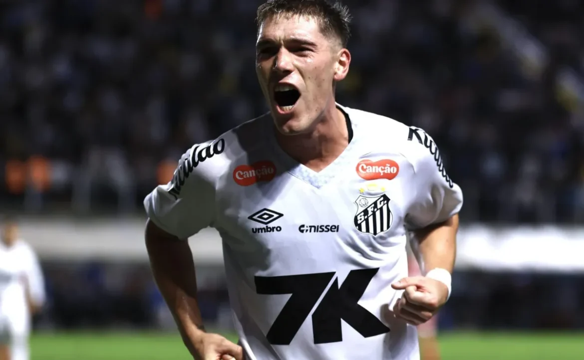 Rollheiser comenta sobre a tradição e a confiança do Santos no confronto com o Corinthians.
