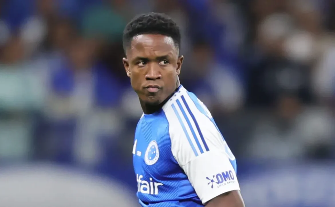 Sinisterra enfrenta situação no Cruzeiro, e retorno contra o Palmeiras pode ser uma possibilidade