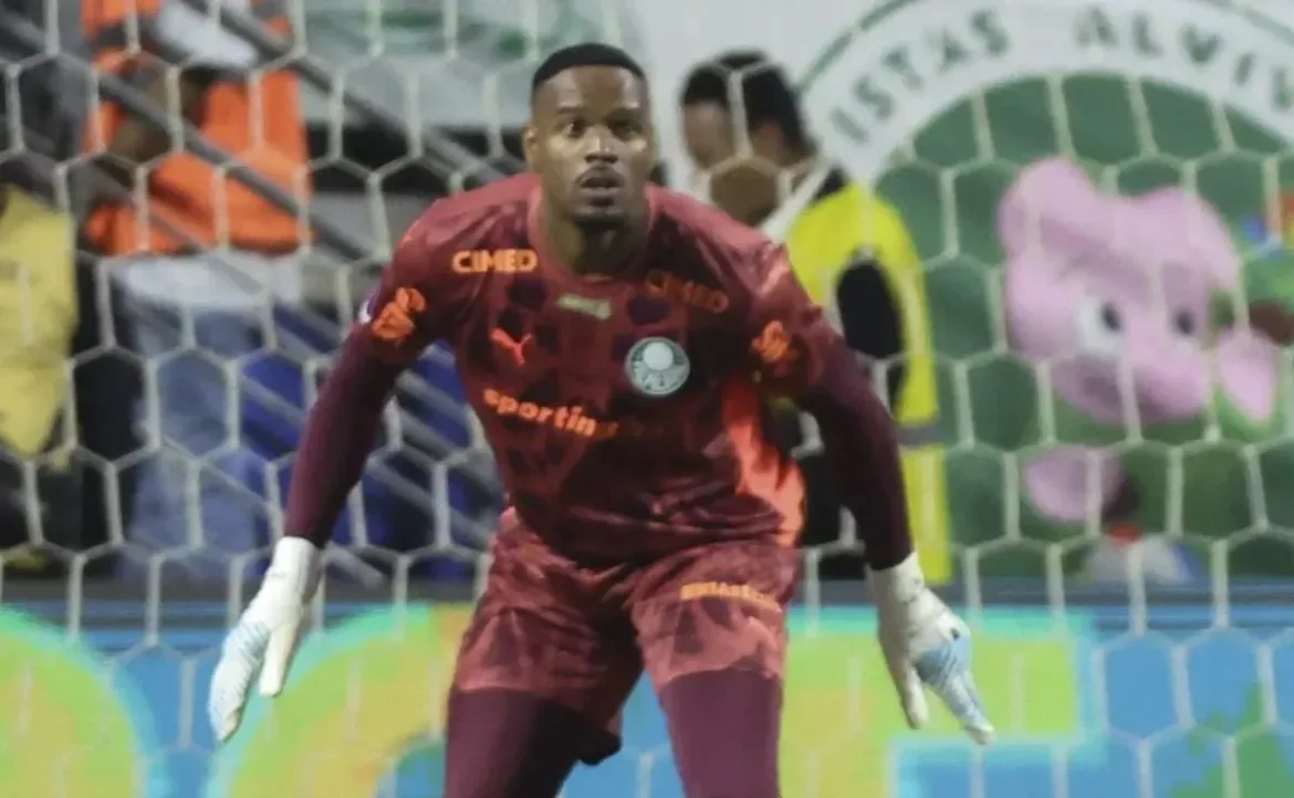 Torcedores do Palmeiras celebram desempenho de Carlos Miguel após empate com o Cruzeiro