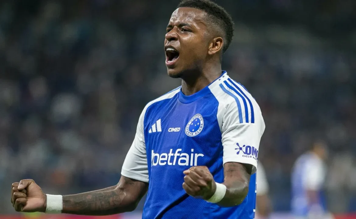 Torcida do Cruzeiro exalta a postura de Arroyo no jogo contra o Palmeiras