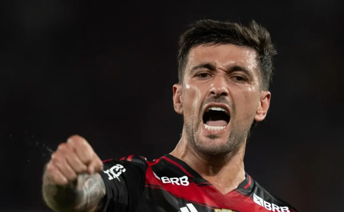 Torcida do Flamengo elogia passe de Arrascaeta no clássico contra o Botafogo