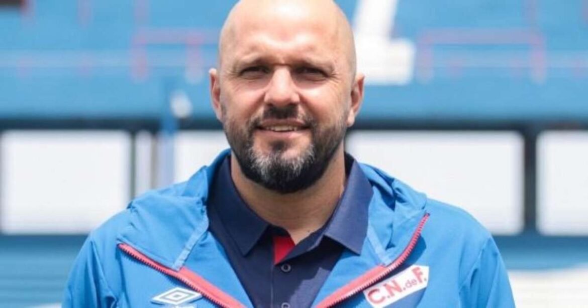 Uruguai revela novo técnico brasileiro para liderar a seleção nacional