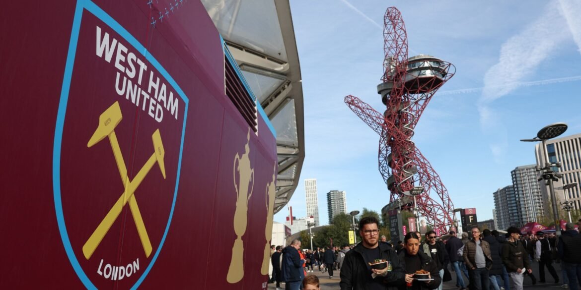 West Ham monitora contratação de atacante para janeiro, apesar de desempenho abaixo das expectativas em 53 partidas.