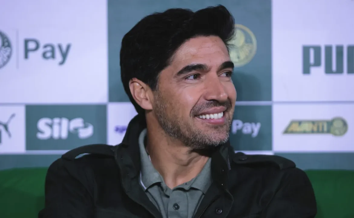 Abel critica não marcação de pênalti em partida contra o Santos