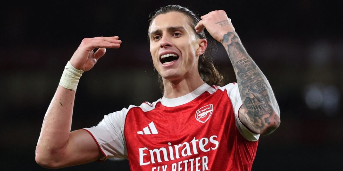 Arteta compartilha conversa com Calafiori antes da assistência do Arsenal na vitória sobre o Bayern