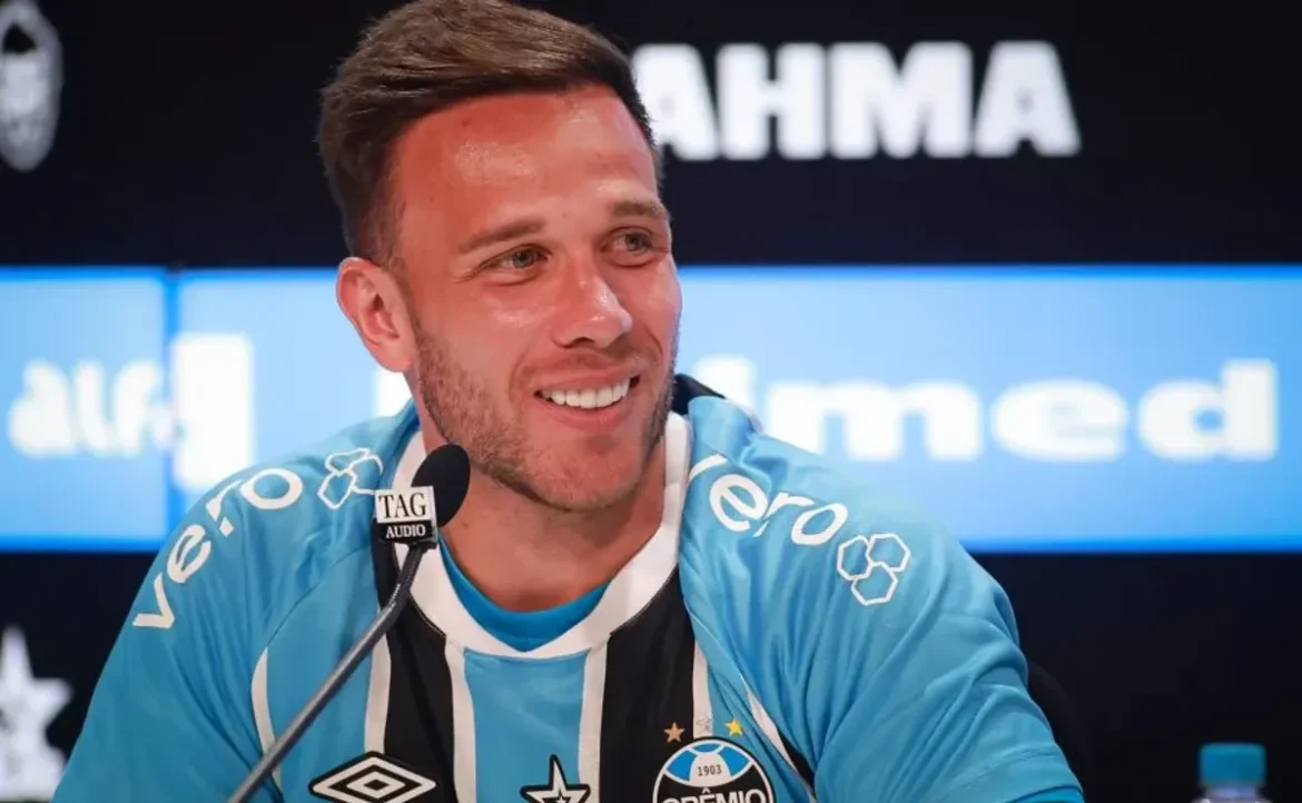 Arthur, do Grêmio, elogia Cássio após triunfo do Cruzeiro