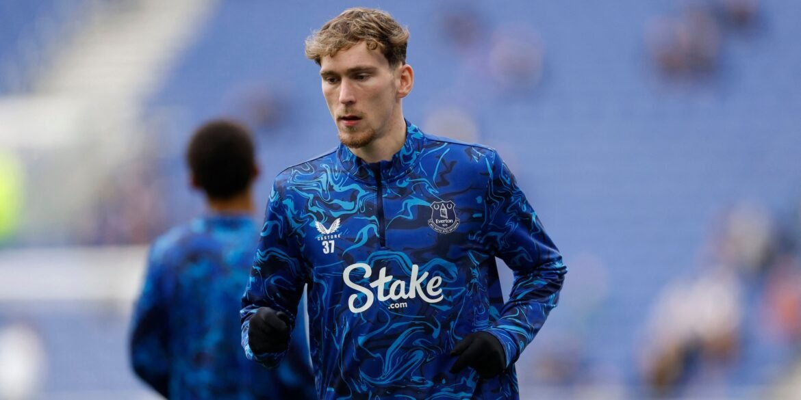 Aston Villa busca contratar James Garner com novidades sobre o futuro no Everton