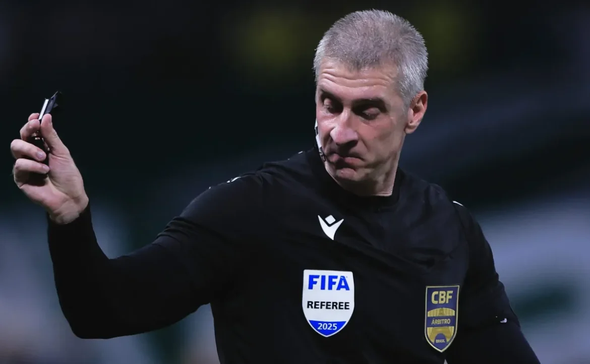 CBF revela gravação do VAR sobre pênalti de Ferreirinha no clássico Majestoso