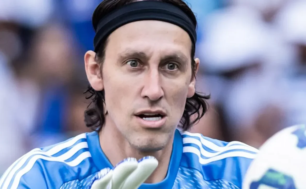 Cássio, ex-jogador do Corinthians, brilha no Cruzeiro e realiza grandes defesas contra o Vitória