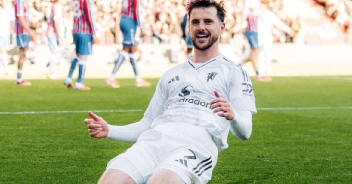 Com vitória emocionante, United supera o Crystal Palace e avança na classificação