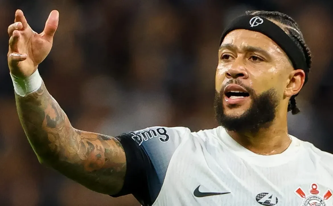 Corinthians acende alerta e espera retorno de Memphis Depay para o Majestoso