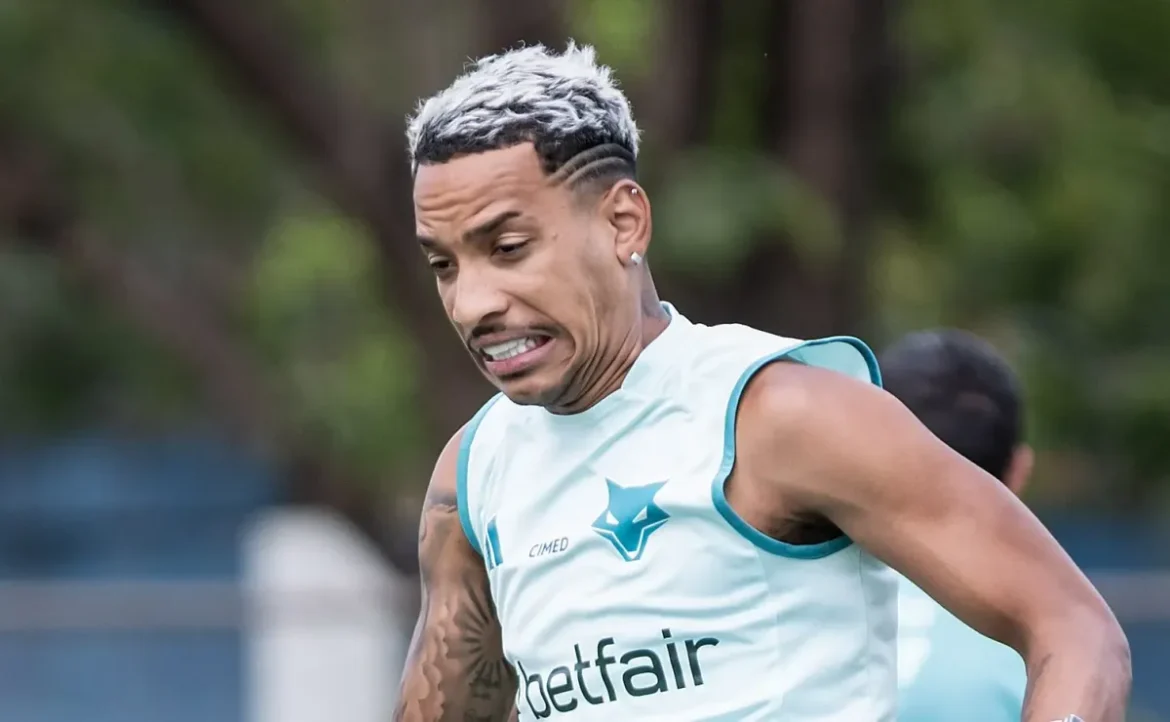 Cruzeiro enfrenta o Fluminense com nove jogadores em risco de suspensão