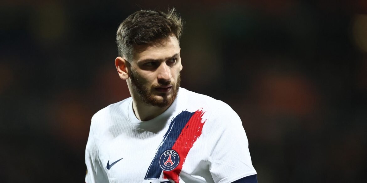 Crystal Palace entra na disputa por atacante "extraordinário" comparado a Kvaratskhelia