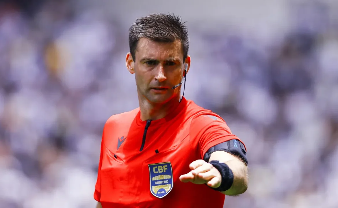Debate sobre Arbitragem de Jonathan Benkenstein Pinheiro em Lance Polêmico Contra o Corinthians