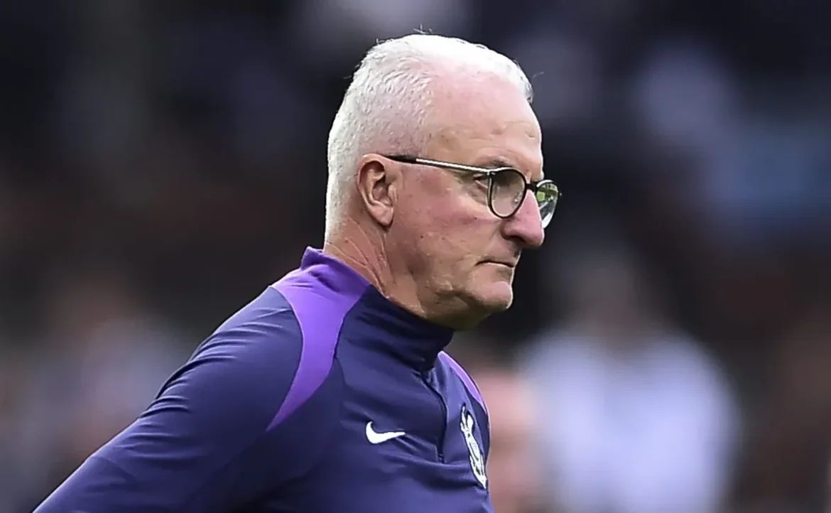 Dorival Júnior sofre críticas após tática ineficaz na derrota do Corinthians