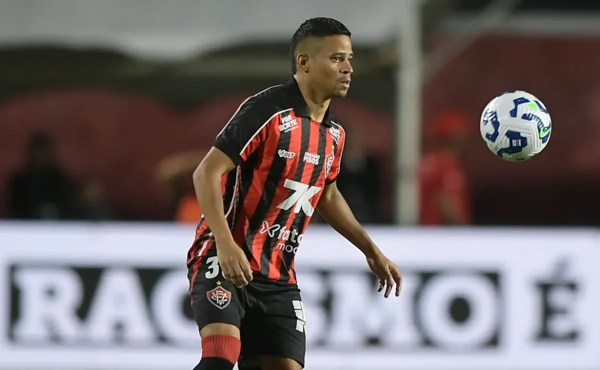 Erick planeja estratégia para enfrentar o Palmeiras e busca soluções para a recuperação do Vitória