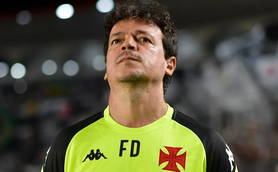 Escalação do Vasco: Fernando Diniz anuncia alterações e esclarece a situação de Barros para o confronto contra o Botafogo