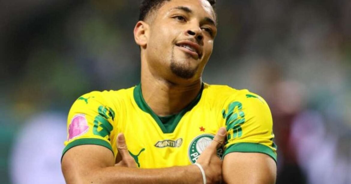 Especulações sobre possível interesse do Manchester United em Vitor Roque, jogador do Palmeiras