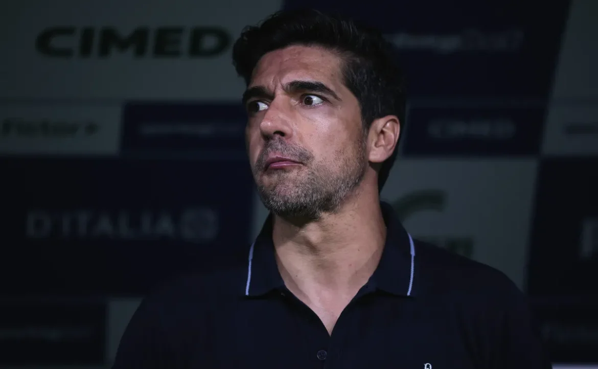 Estratégias de Abel falham em partida desafiadora do Palmeiras