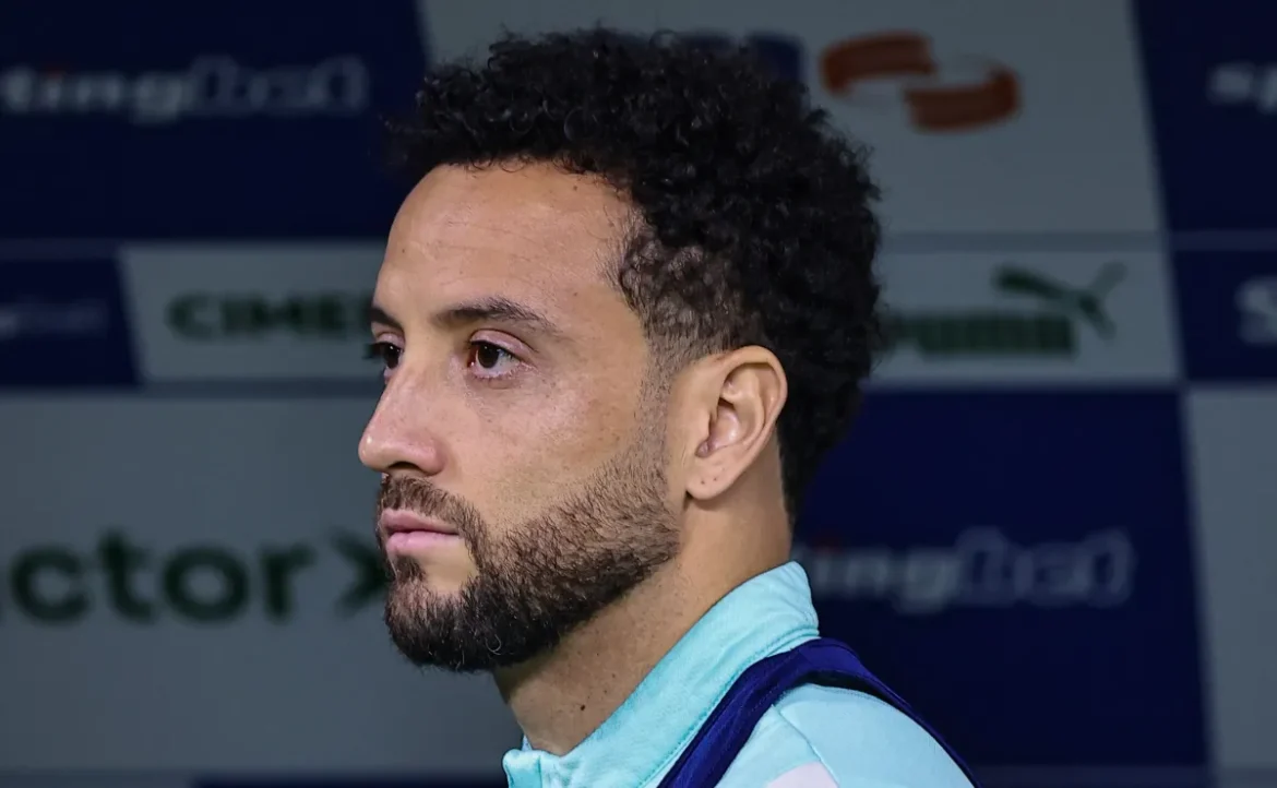 Felipe Anderson analisa confronto histórico entre Santos e Palmeiras