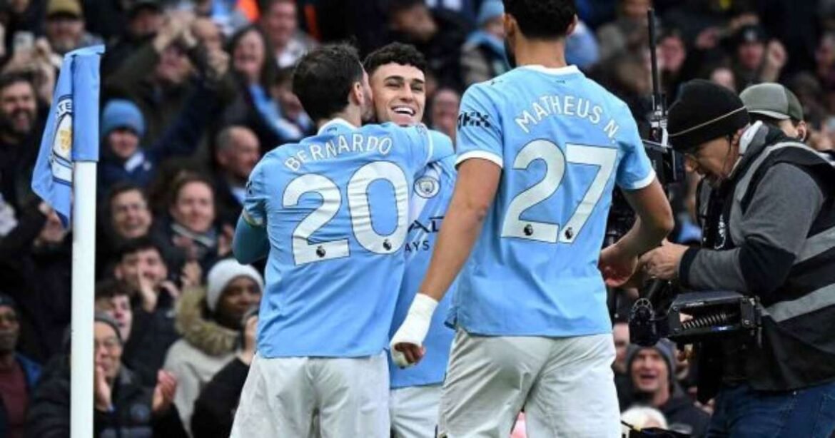 Foden brilha nos minutos finais e garante vitória do City sobre o Leeds na Premier League