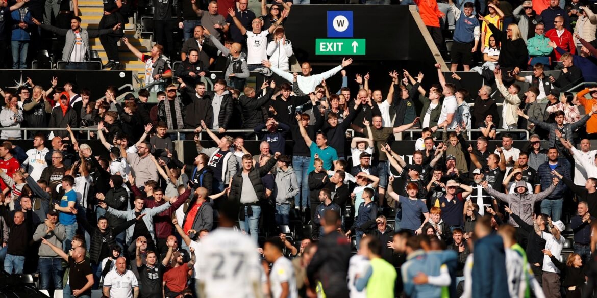 Kim Hellberg chega a Londres enquanto Swansea avança na contratação do treinador do Hammarby