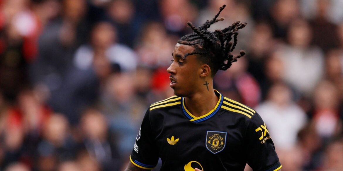 Manchester United Discute Contratação de Talento Excepcional: Leny Yoro em Foco