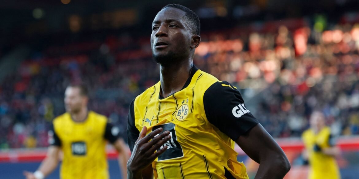Manchester United disputa com Arsenal a contratação de atacante da Bundesliga considerado 'completo'