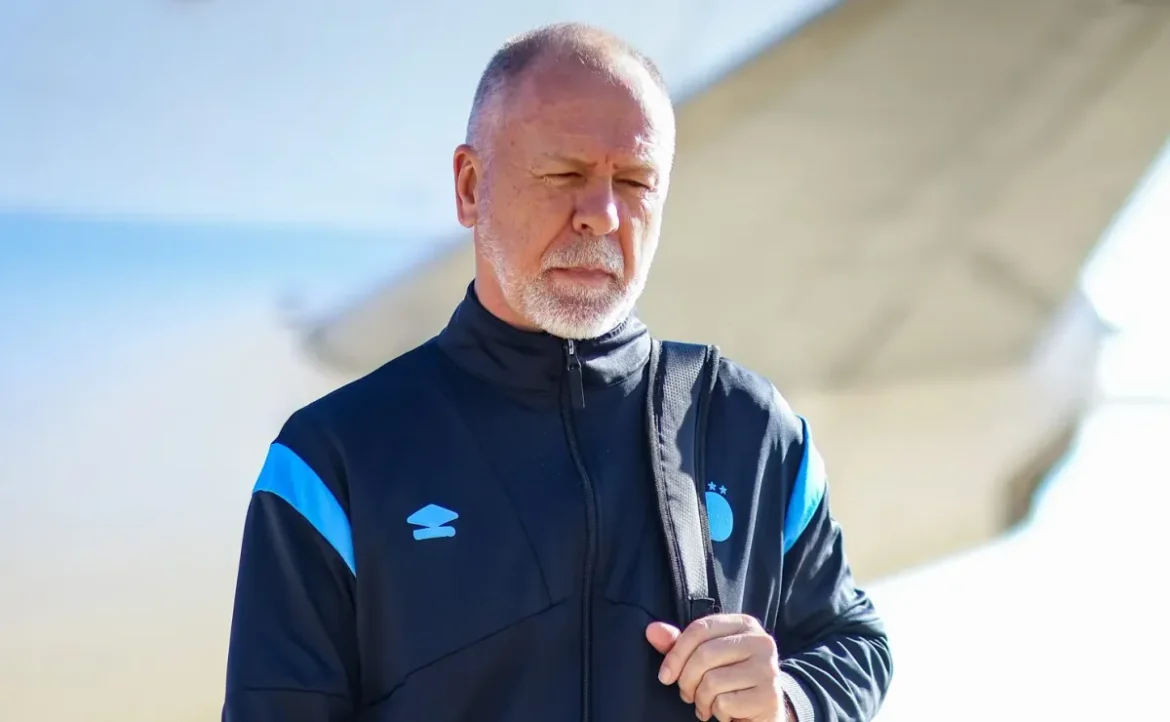 Mano Menezes busca conquistar a segunda vitória do Grêmio fora de casa no Brasileirão