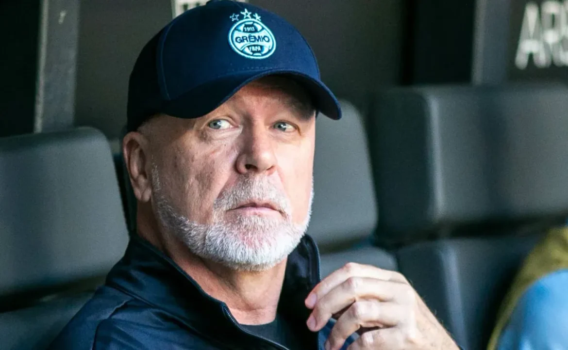 Mano apresenta uma longa lista de desfalques para o confronto entre Grêmio e Palmeiras