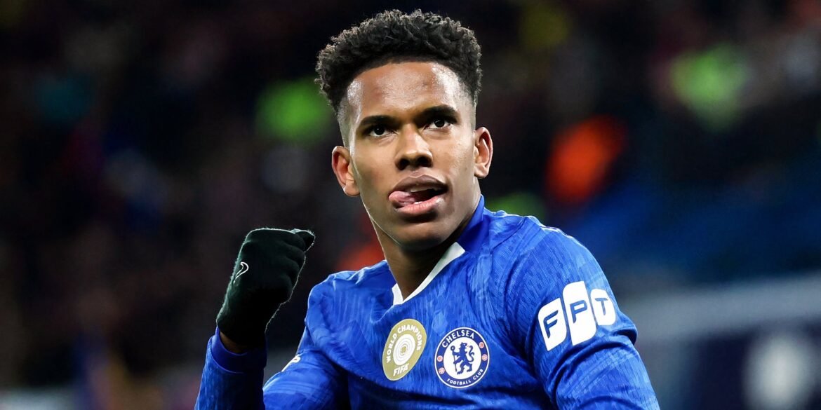 Maresca precisa vender jogador do Chelsea que lembra Estevão aos 18 anos